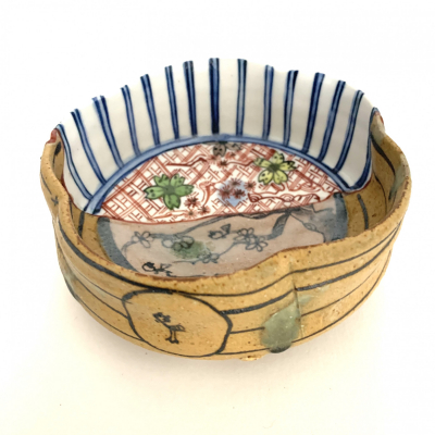 Yobitsugi style flower shaped footed bowl