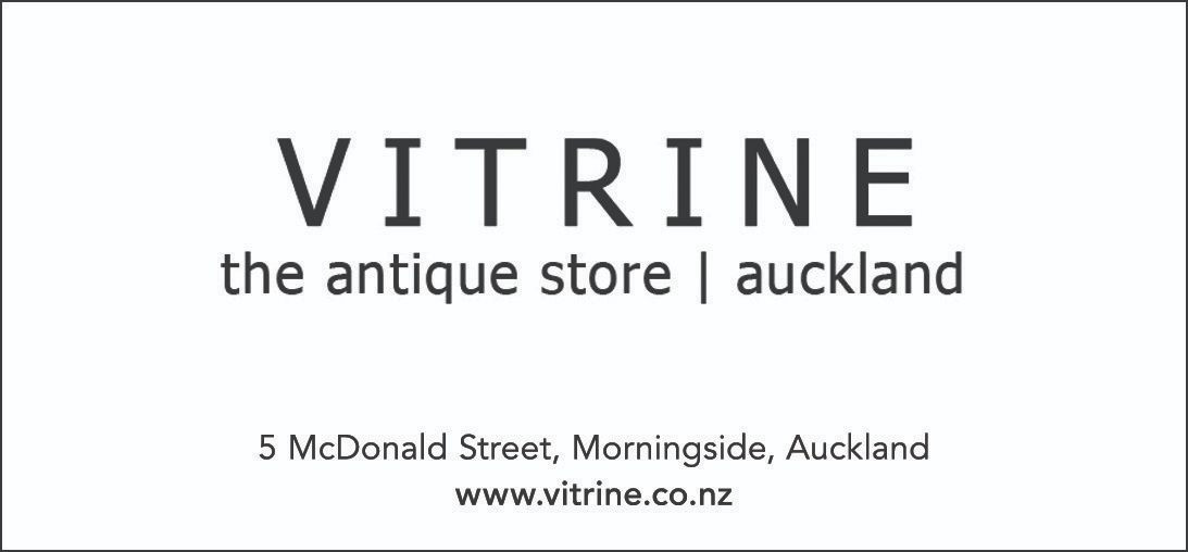 Bronze Vitrine